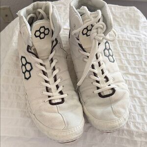 Hexagon Pattern White High-Top Athletic Shoes